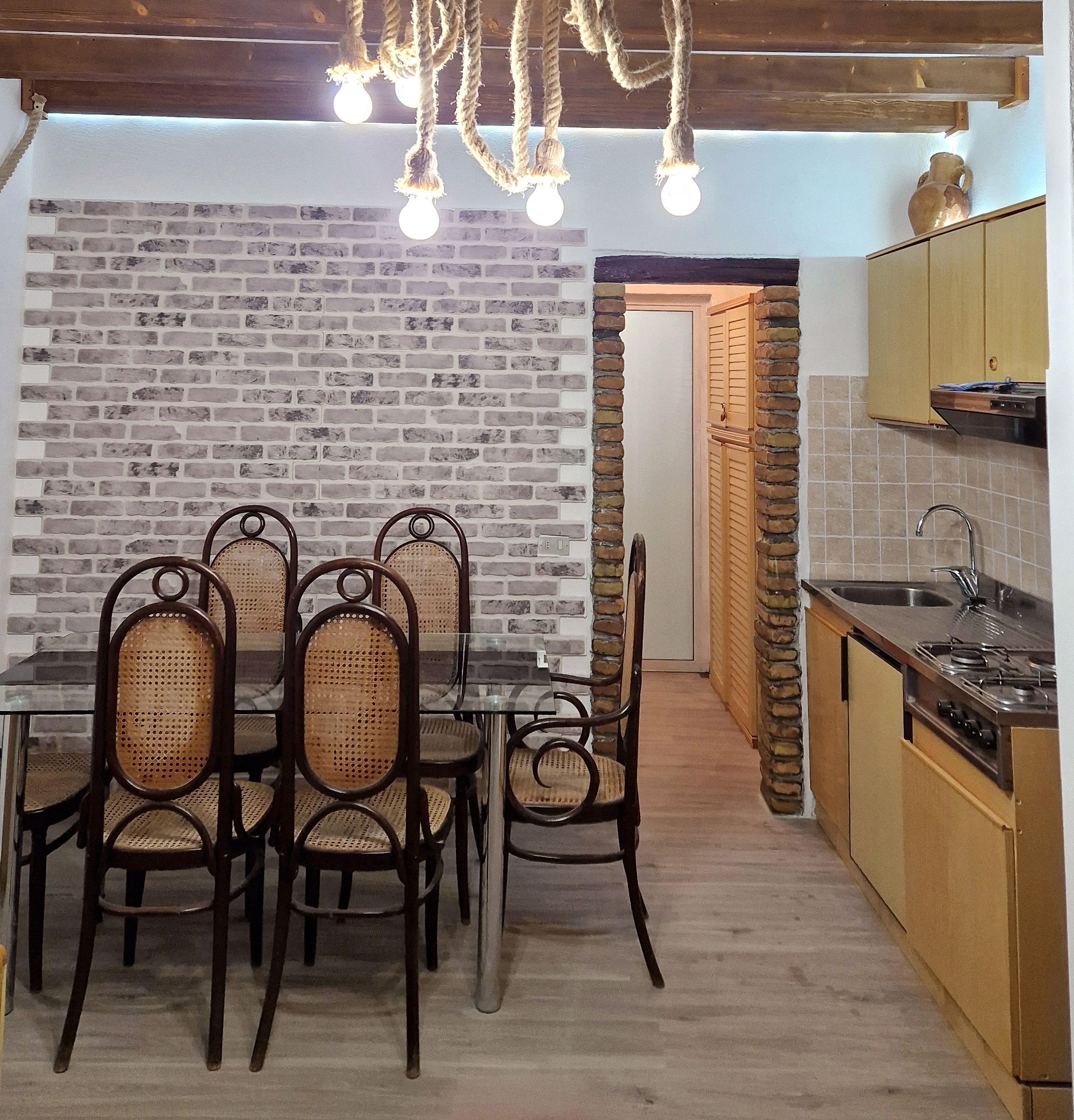 Vista completa dell'area living e cucina